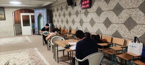 گزارش تصویری از مطالعه دانش‌آموزان در بعدازظهر مدرسه